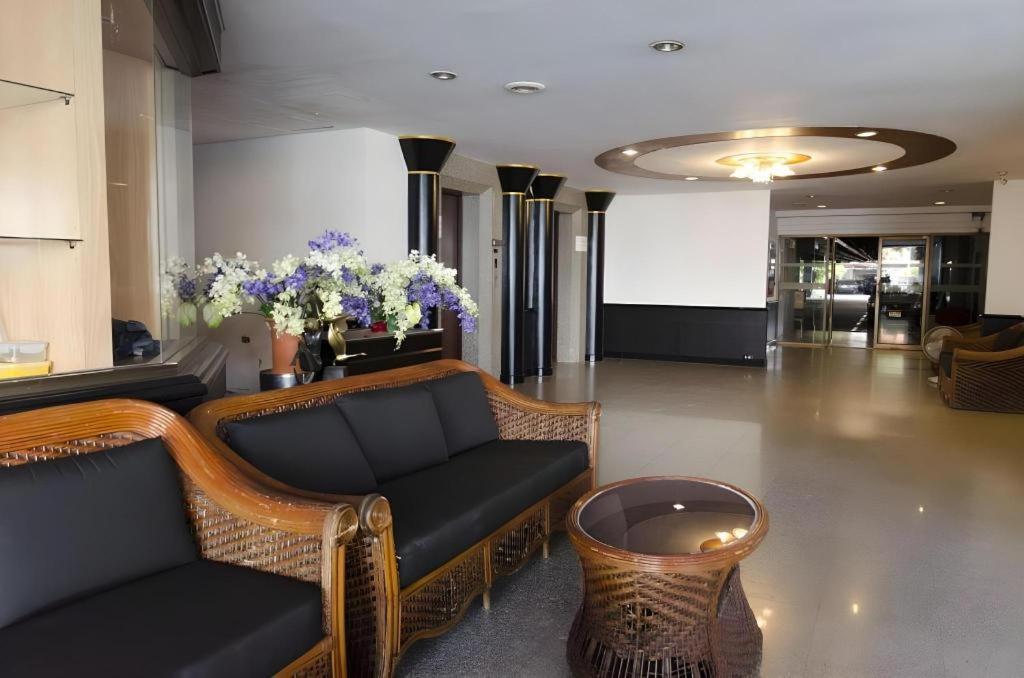 Town In Town Gardent Resort Bangkok Exterior photo