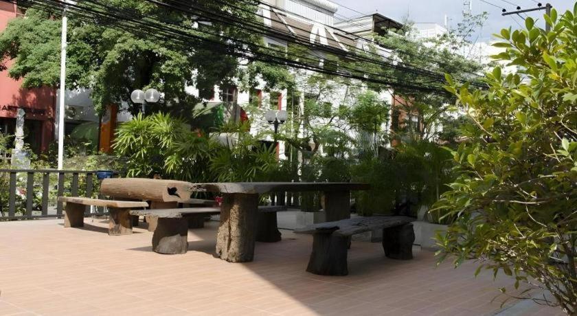 Town In Town Gardent Resort Bangkok Exterior photo