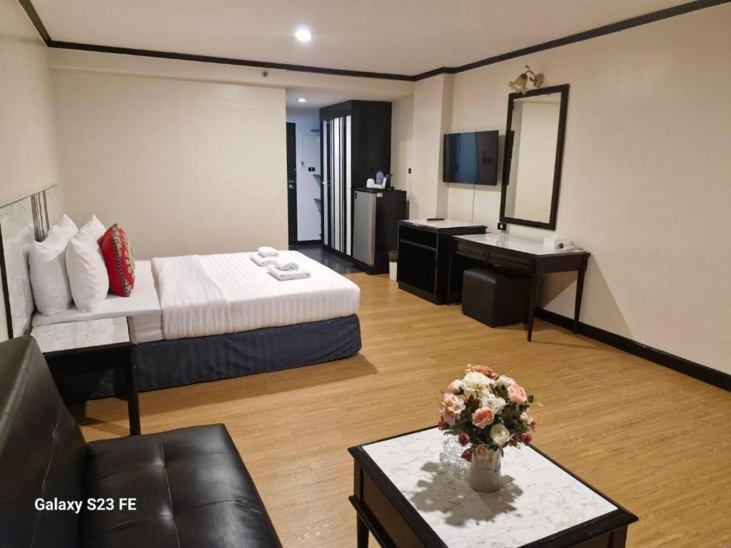 Town In Town Gardent Resort Bangkok Exterior photo