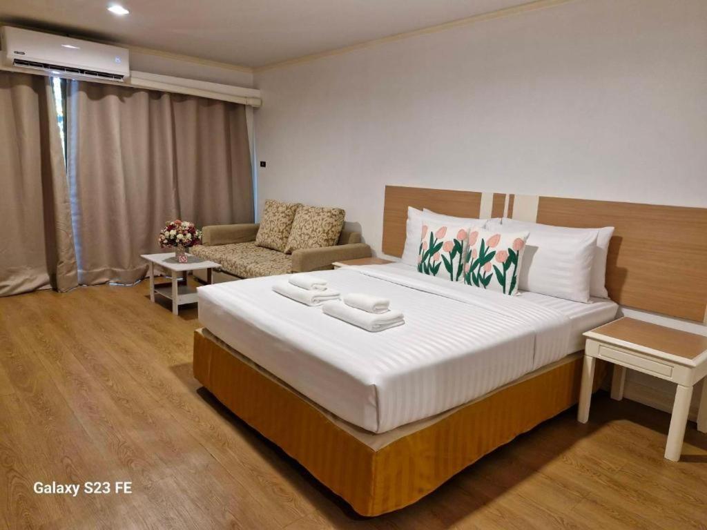 Town In Town Gardent Resort Bangkok Exterior photo